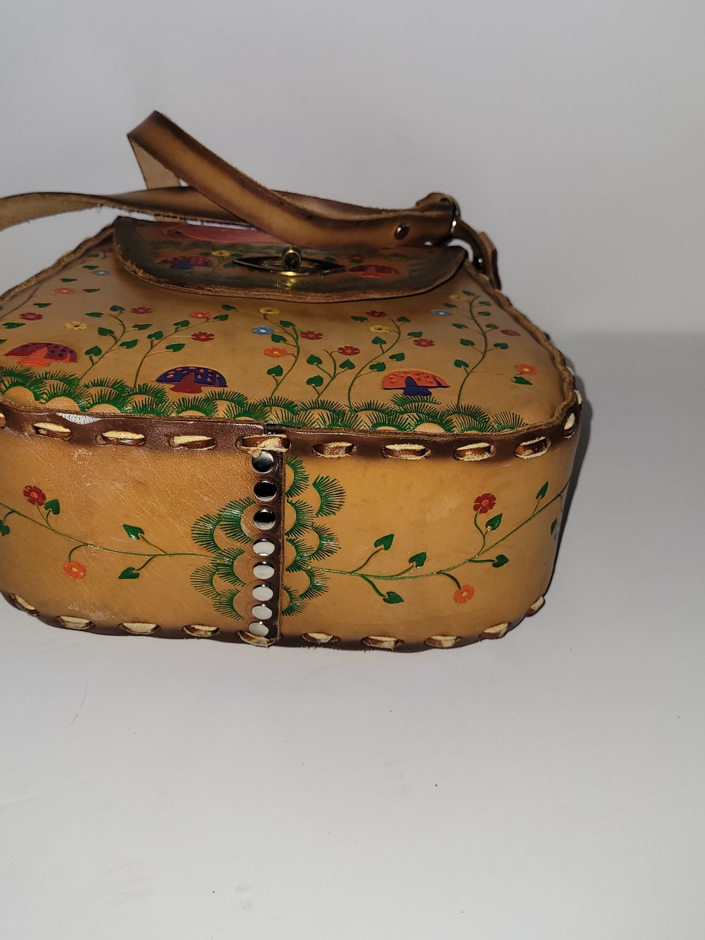 Hand-Painted Tan Leather Crossbody Bag with Floral & Mushroom Motif - Picture 4 of 9
